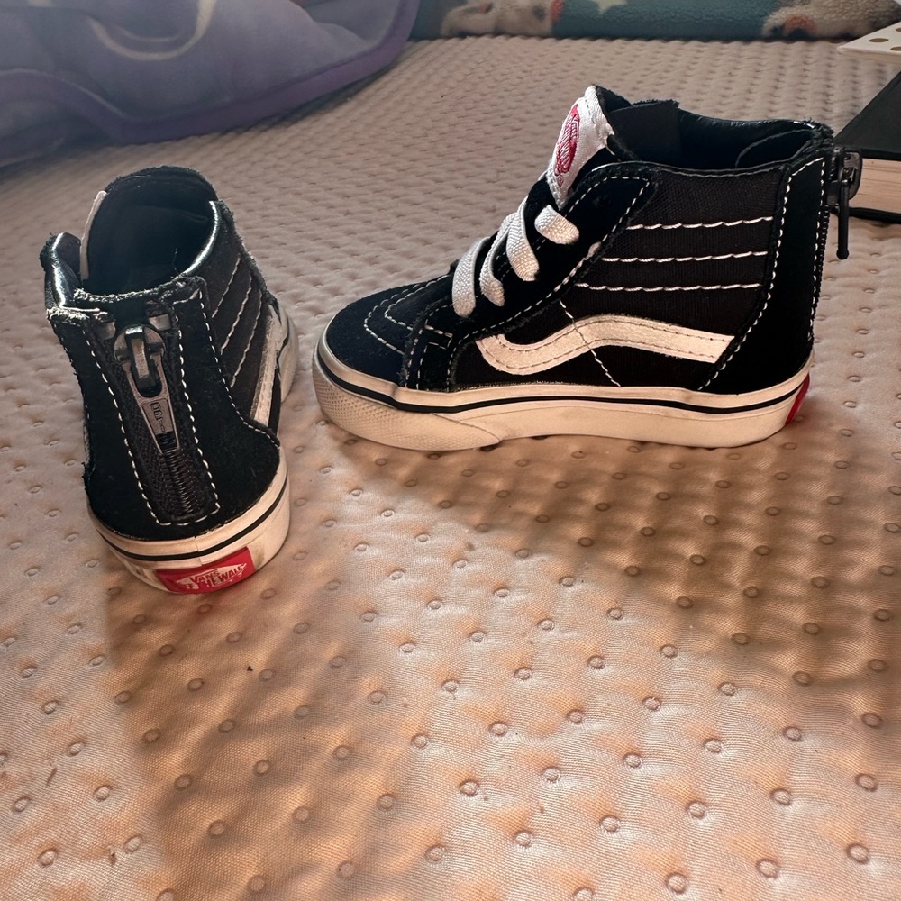 Vans - Picture 3 of 6